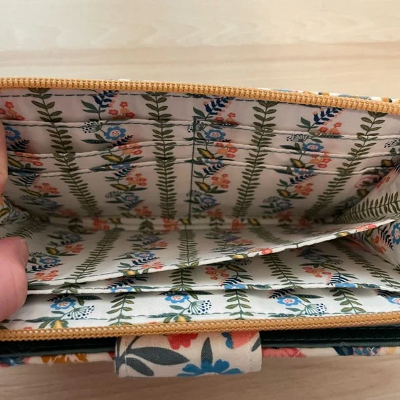 EUC - Vera Bradley Turnlock Wallet in Enchanted Mandala - Picture 8 of 12